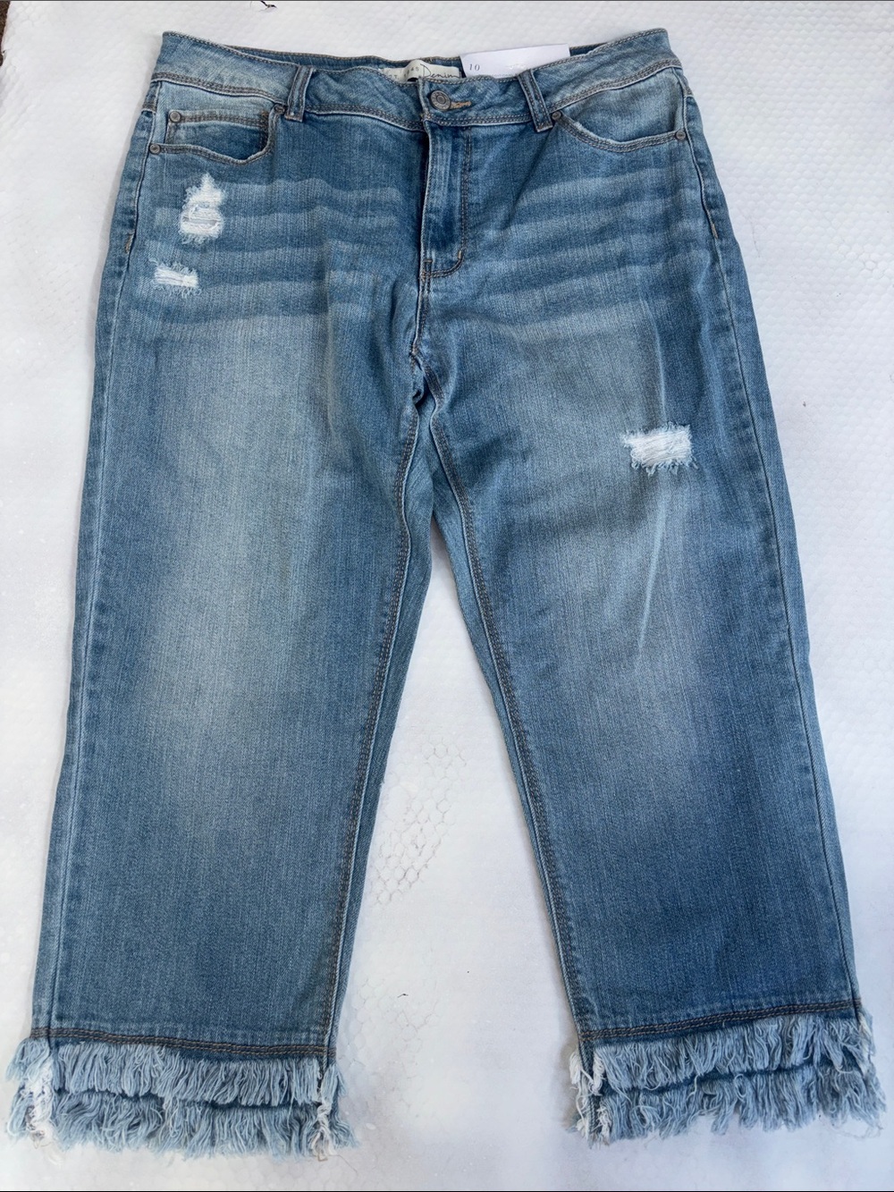 Cato est. 1946 Denim Ragged Crop Jeans Mid-rise Women’s Size 10 NWT